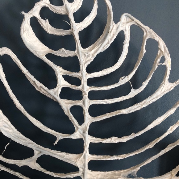 Scott Living white leaf stand NWT - Picture 2 of 3